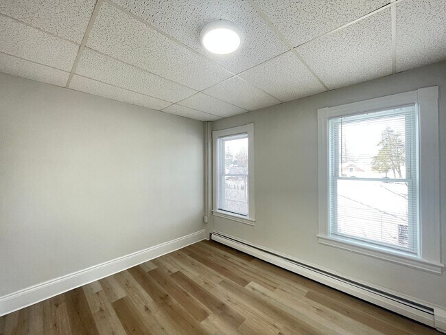 Building Photo - 16 Avon St