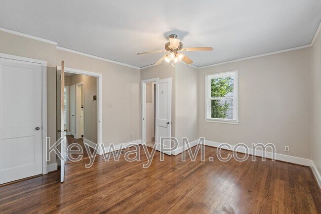 Building Photo - 2334 Redwood Dr