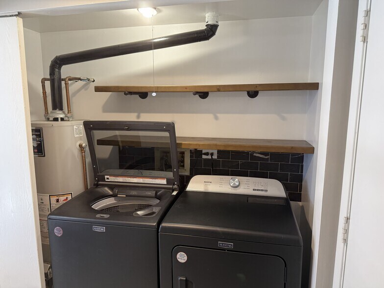 Building Photo - 525 Lasalle Ln