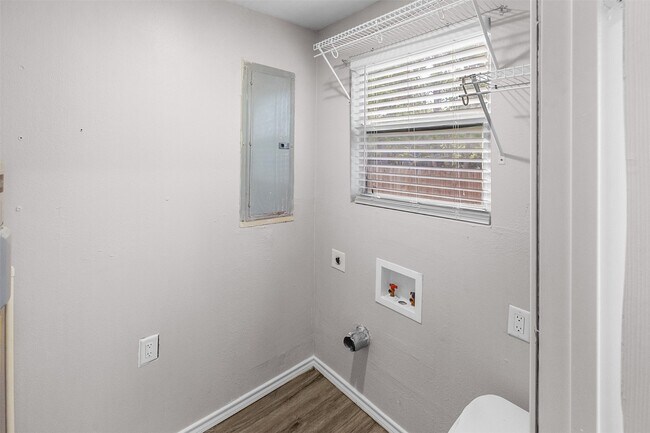 Building Photo - 16766 Lake Cir