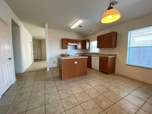 Building Photo - 172 Spruce Dr
