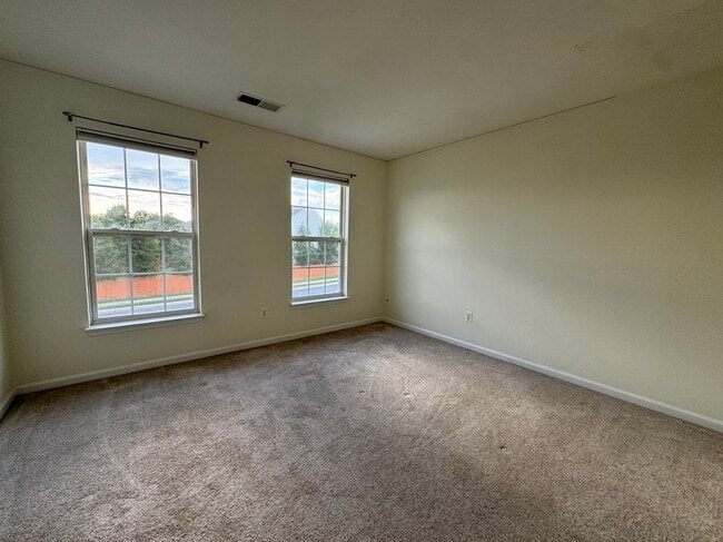 Building Photo - 105 Fredericksburg Dr