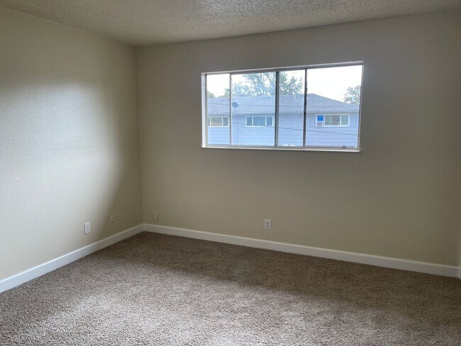 Building Photo - 1323 Edwards Ave