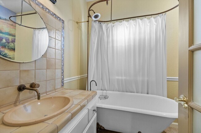 Building Photo - Amazing Apple Valley Home