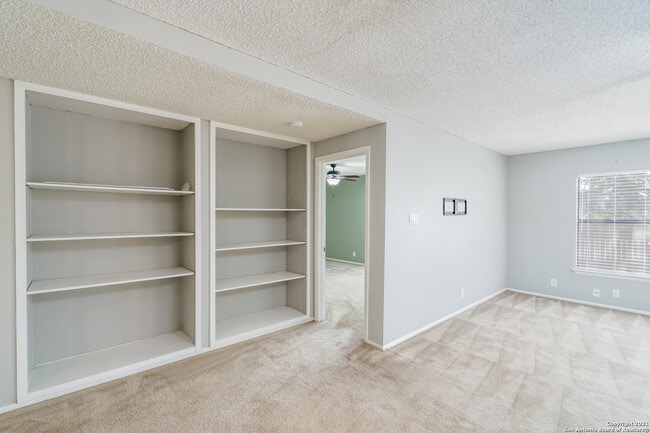 Building Photo - 9614 Fern Crest