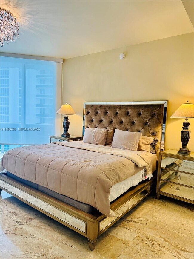 Building Photo - 16001 Collins Ave