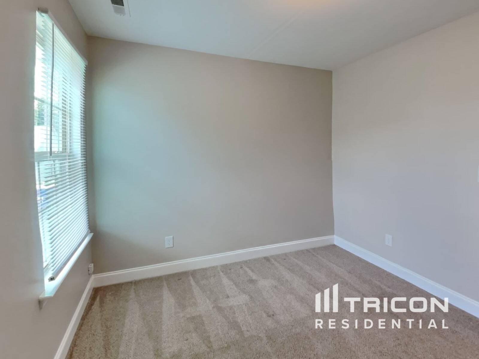 Building Photo - 3317 Lacewing Dr