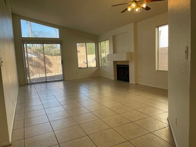 Building Photo - Carry Over Showing: This property has been shown before and will be rented to the first most qual...