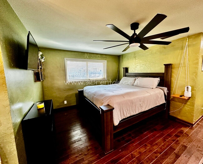 Building Photo - 7313 Camelback Dr