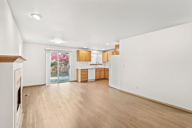 Building Photo - Updated SE Portland Townhome - Near Woodstock