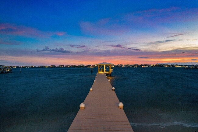 Building Photo - 1 1st Ave S