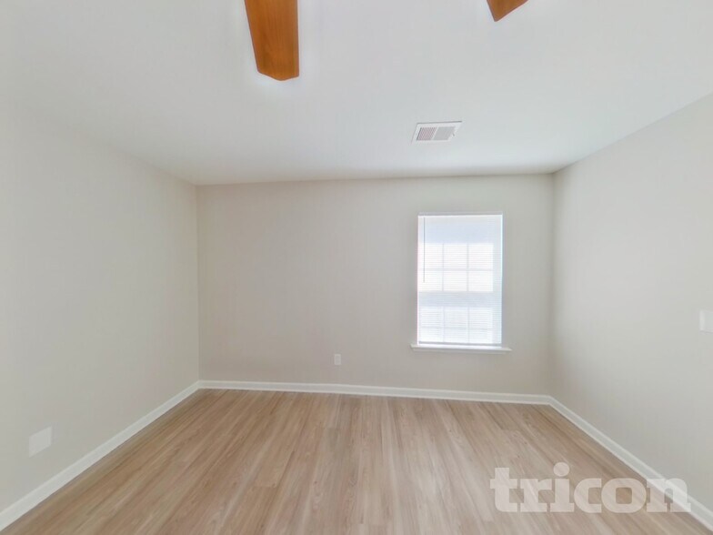 Building Photo - 712 Blazing Star Trl