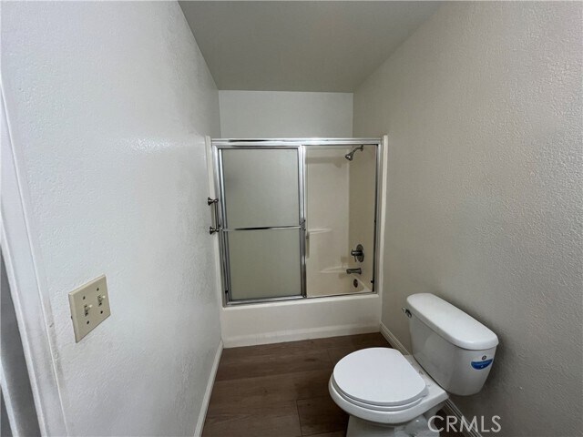 Building Photo - 926 Essex Rd