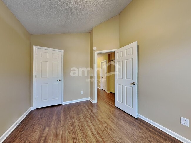 Building Photo - 4220 Lake Woodard Dr