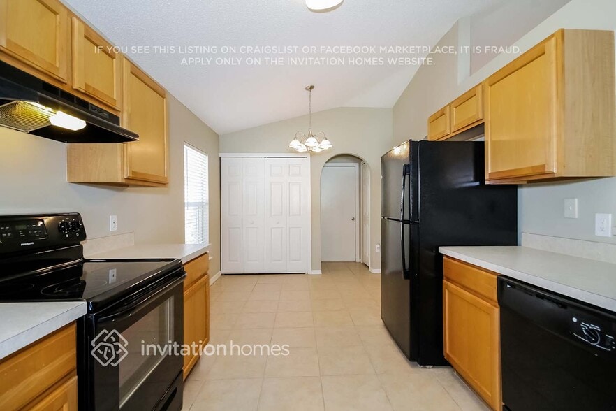 Building Photo - 24833 Mary Beth Ct