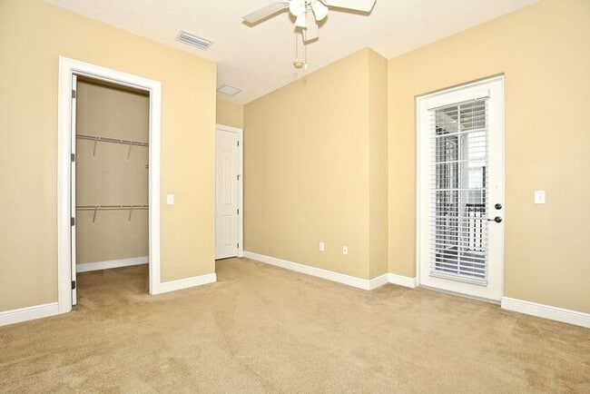 Building Photo - Stunning 3/2.5 Spacious Townhome with a 2 Car Garage Located in the Desirable Baldwin Park - Orla...