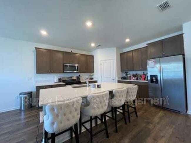 Building Photo - 14185 Epply Dr