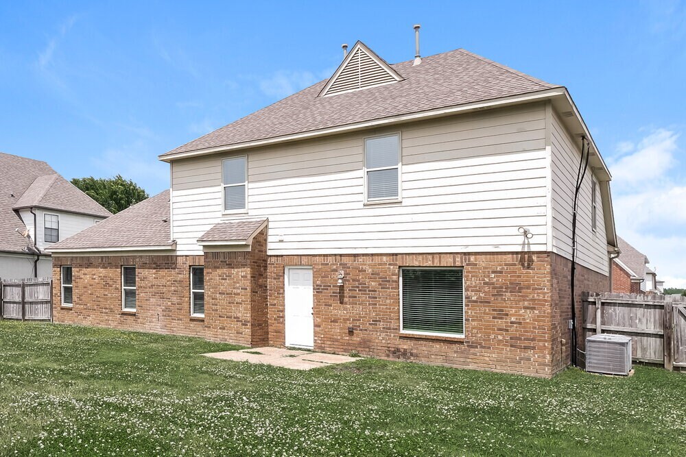Building Photo - 170 Misty Fields Rd