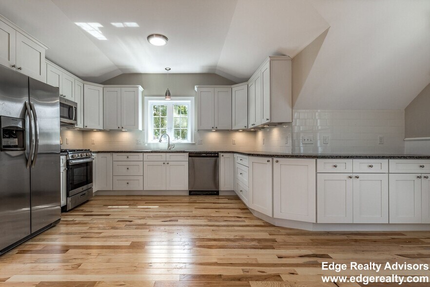 Building Photo - 130 Bigelow St