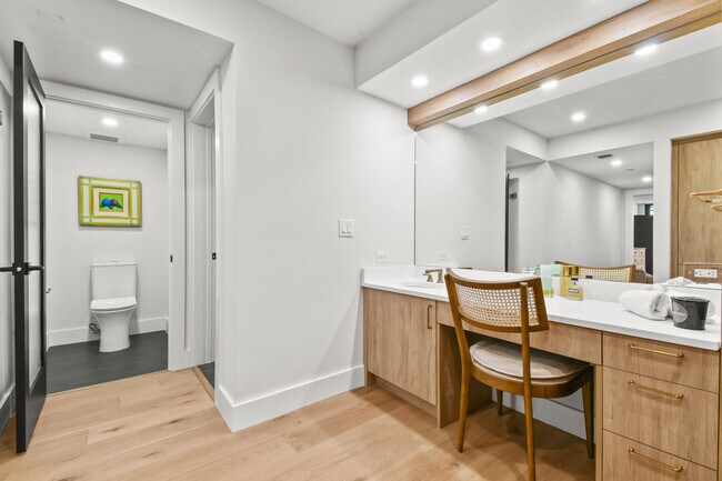 Building Photo - 2660 S Ocean Blvd