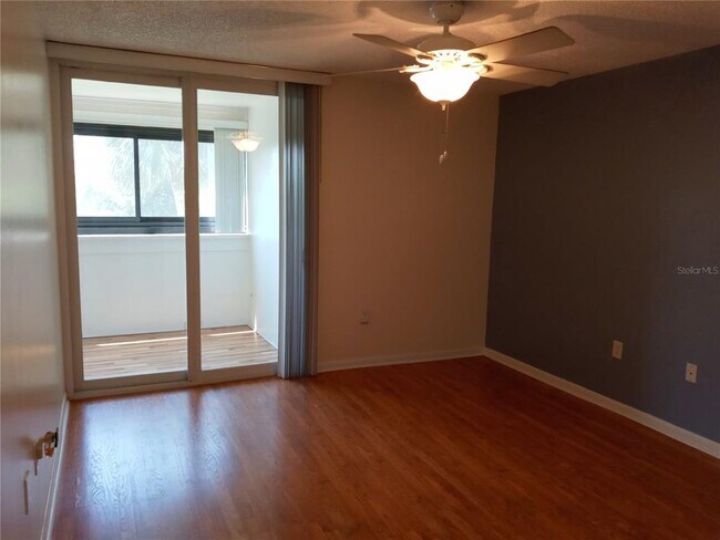 Building Photo - 510 Cranes Way