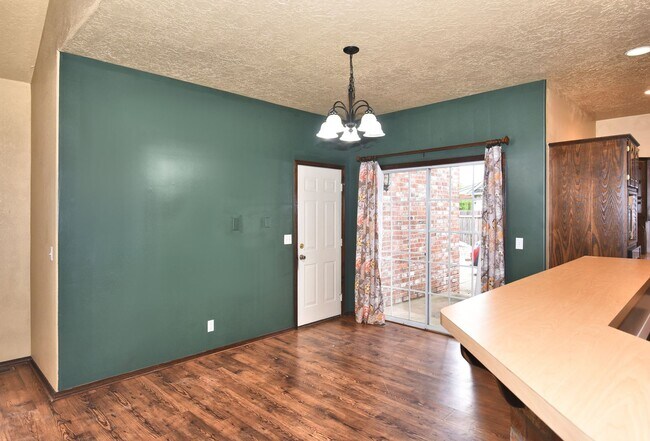 Building Photo - 1704 N 12th St