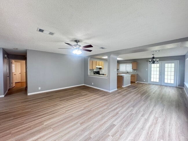 Building Photo - Lovely 3 BD | 2 BA | 2 CAR GARAGE Home Ready for Immediate Move in! Located off Prue Rd!