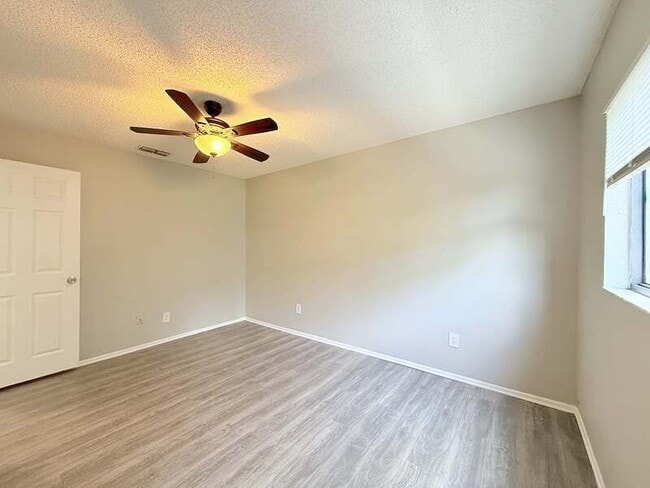 Building Photo - 2820 S Pines Dr