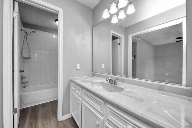 Building Photo - No Carpet. Private Yard. Extra Storage. What More Could You Ask For?