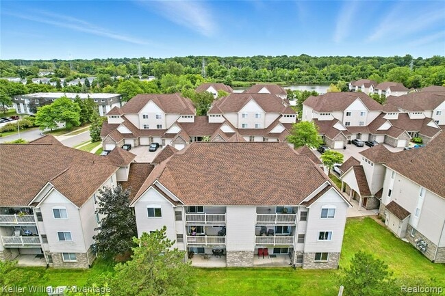 Building Photo - 863 Brandon Ave