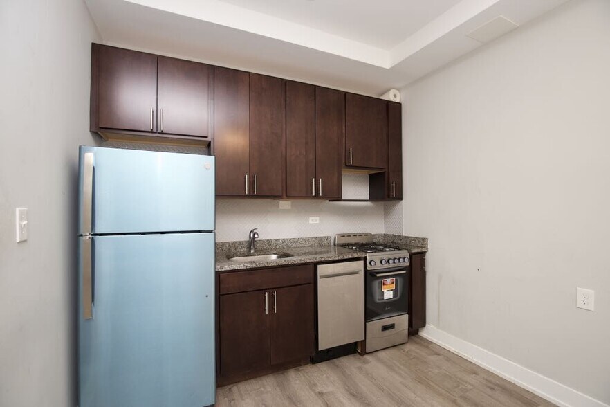 Building Photo - 4856 N Damen Ave