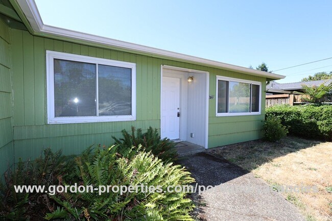 Building Photo - SE Tenino St - Brentwood-Darlington ranch-...
