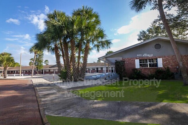 Building Photo - 805 60th St N