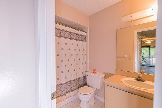 Building Photo - 1547 NE 2nd St