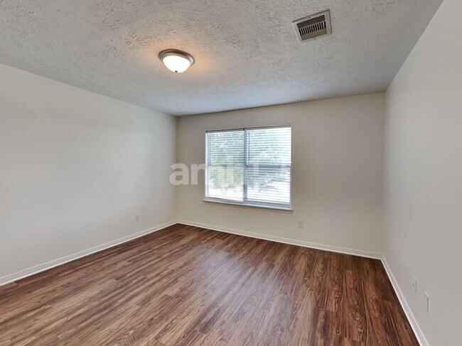 Building Photo - 9116 Dolphin Cir