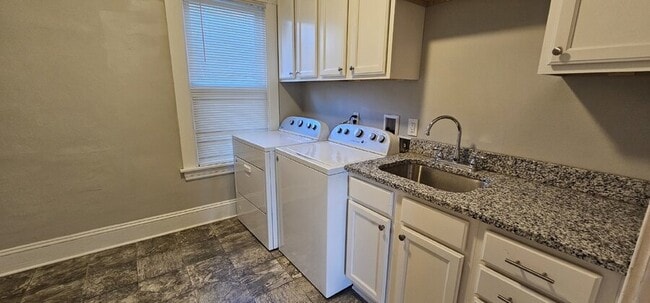 Building Photo - 1850 W 48th St