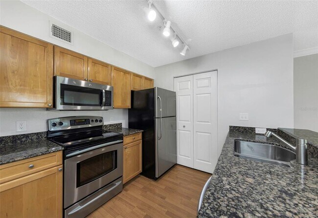 Building Photo - 2400 Feather Sound Dr