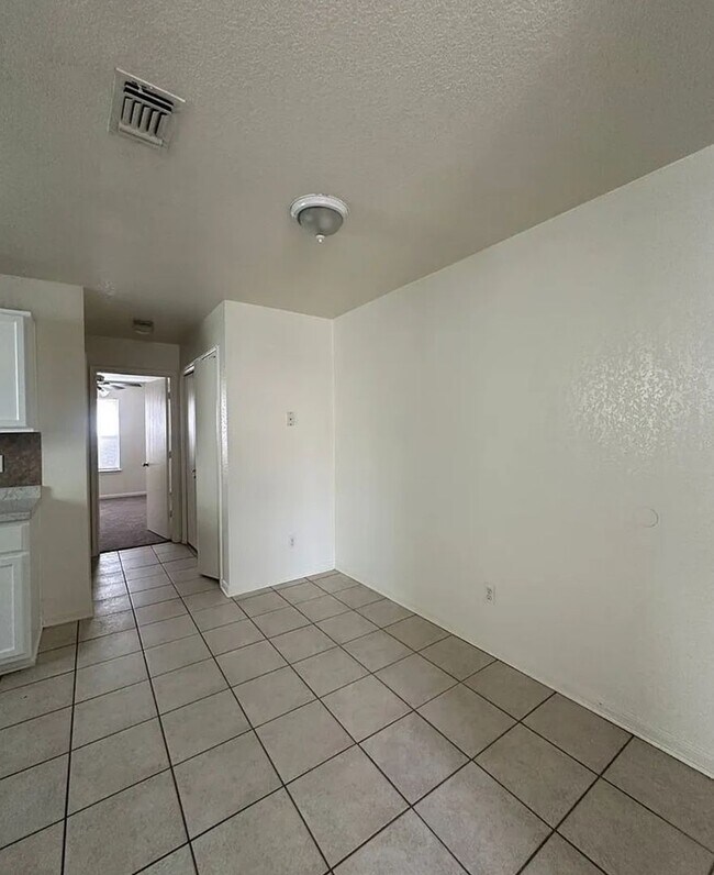 Building Photo - 2806 Leroy Cir