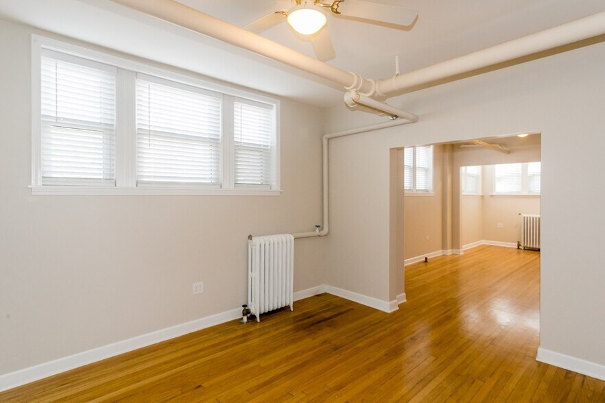 Building Photo - 1604 W Berwyn Ave