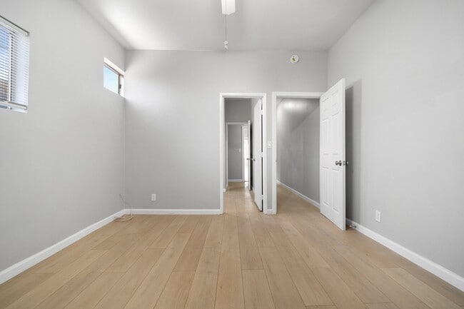 Building Photo - 2034 Eastlake Ave