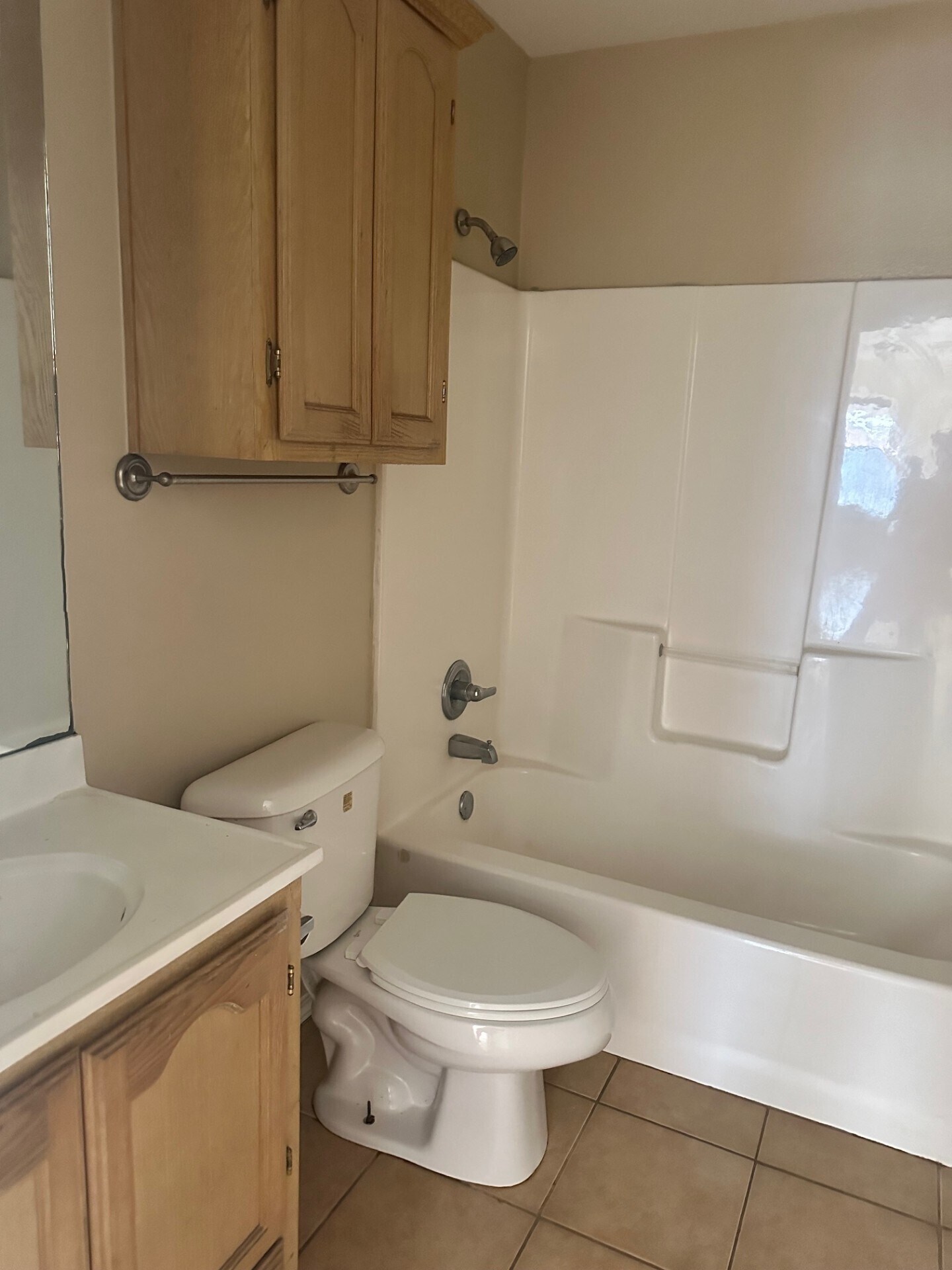 common toilet and bath - 2117 W Western Dr