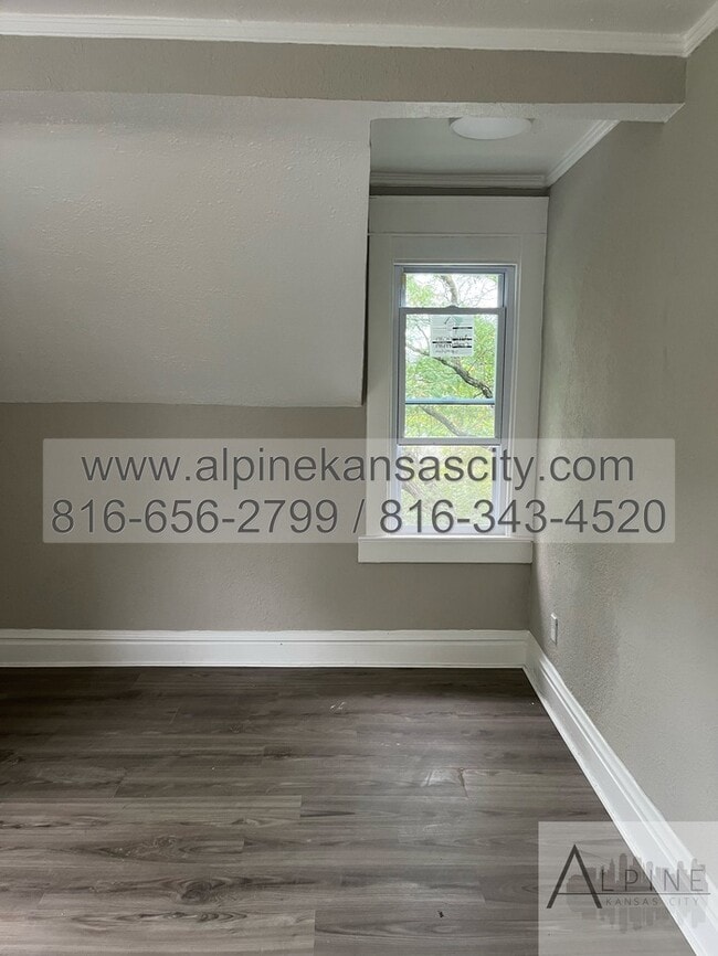 Building Photo - Beautiful Midtown Rehab! Section 8 OK, BON...