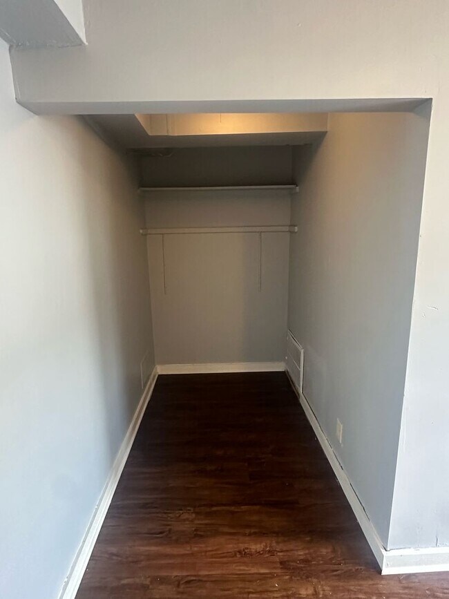 Building Photo - 3-9 Benefield Place