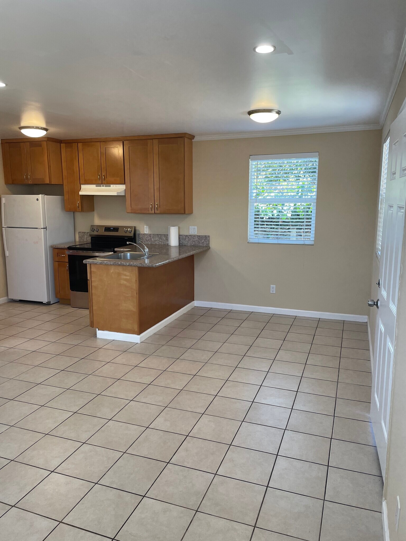 Building Photo - 1818 Rheem Ave