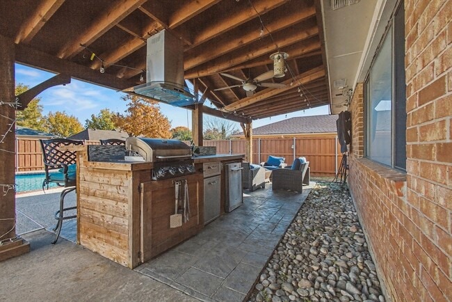 Building Photo - 913 Sandhurst Dr