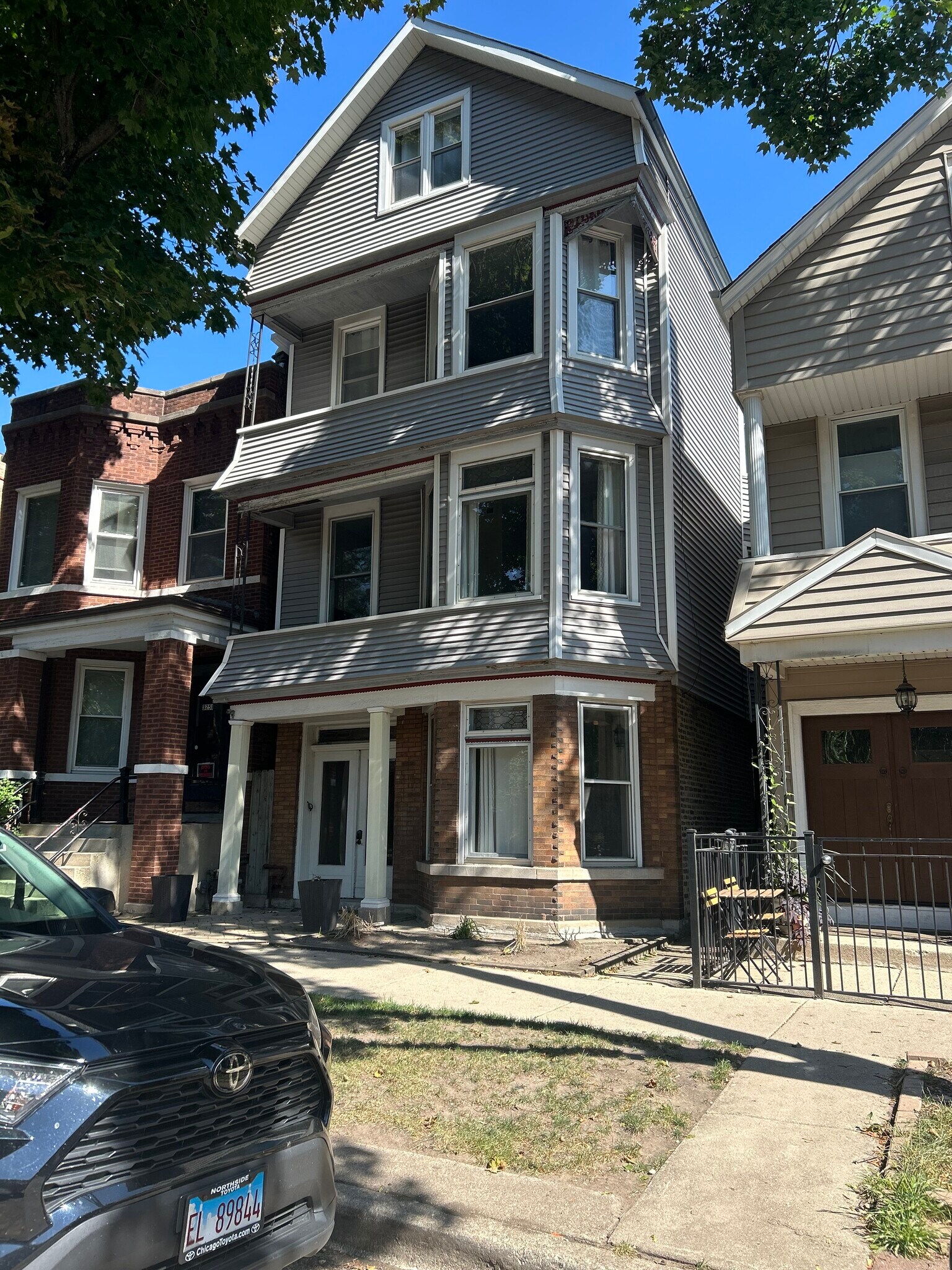 Building Photo - 3249 N Hoyne Ave