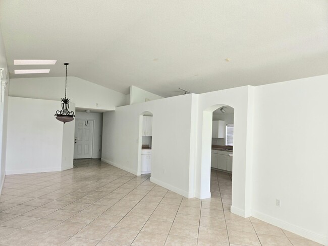 Building Photo - 16514 NW 3 St