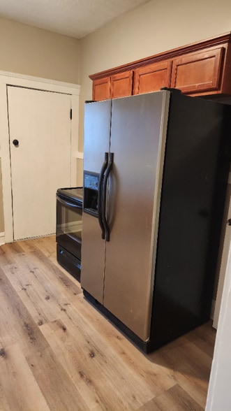 Building Photo - 2120 Fern Ct