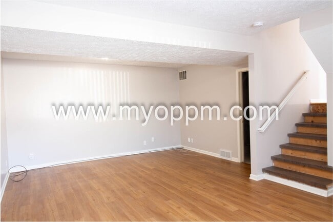 Building Photo - Available NOW! 3 Bedroom / 2 Bathroom Home | Northwest Omaha