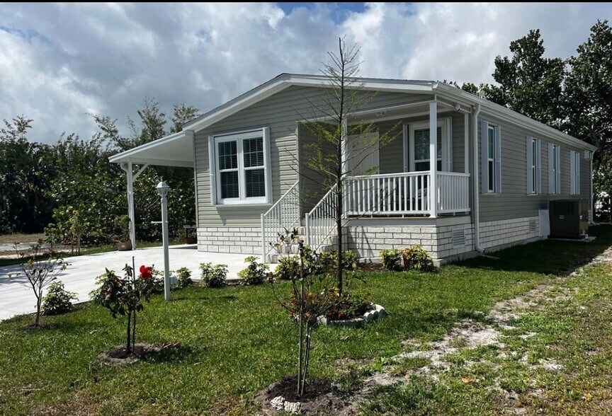 Building Photo - 415 Plover Dr